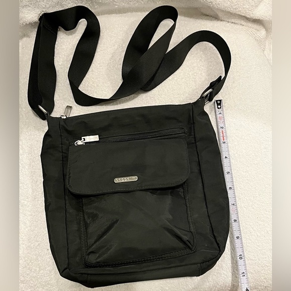 Baggallini Handbags - Medium size Baggallini hand back charcoal, gray color